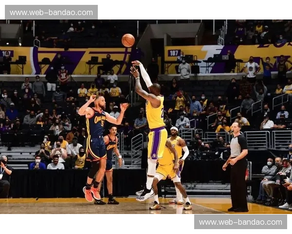 巅峰对决不落幕：勇士vs湖人直播回放，每一秒都是篮球史诗的呼吸